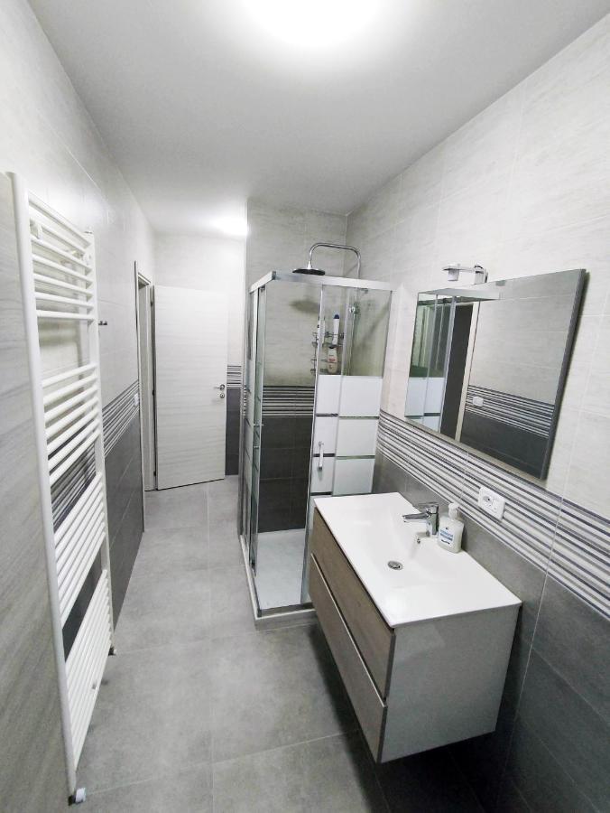 Villa Paoletti, Appartamento Confortevole Nel Cuore Di กราดารา ภายนอก รูปภาพ